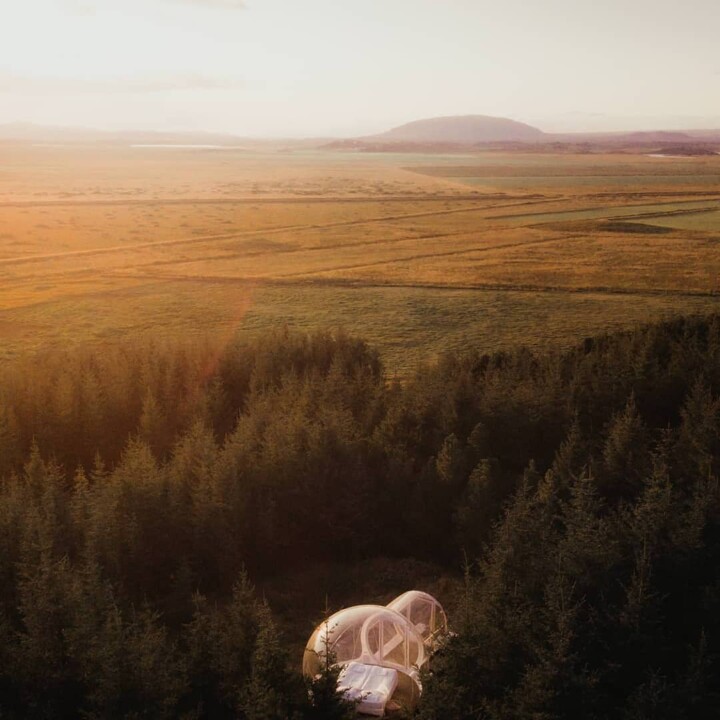 OVERNAT MIDT I NATUREN PÅ BUBBLE-HOTEL 