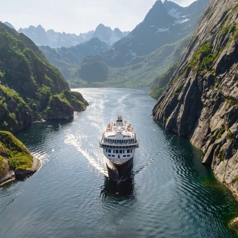 Krydstogt fra Bergen til Kirkenes Krydstogt fra Bergen til Kirkenes