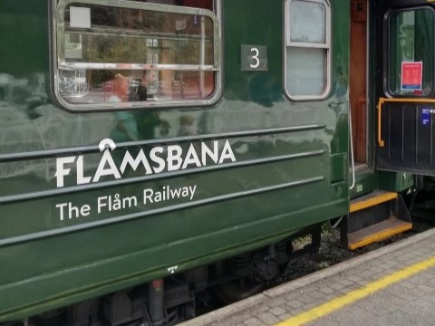 Med Flåmsbanen fra Myrdal til Flåm