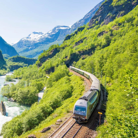 Kombiner tog og krydstogt i Norge Kombiner tog og krydstogt i Norge